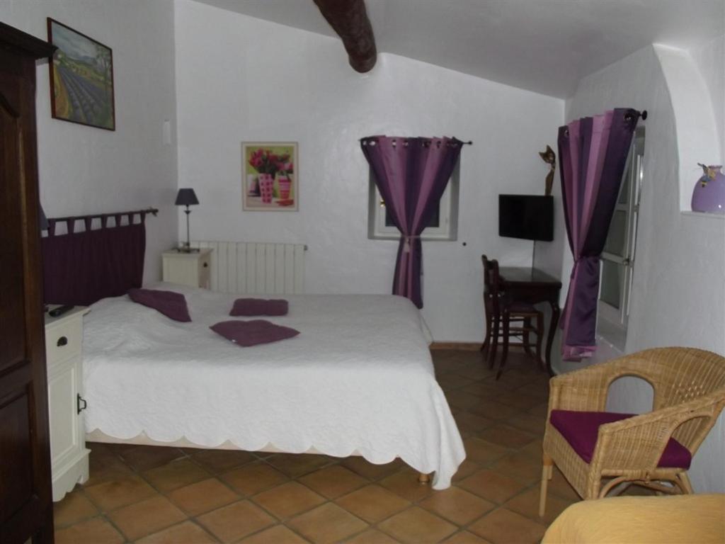 Domaine Saint Victor Hotell La Tour-dʼAigues Eksteriør bilde